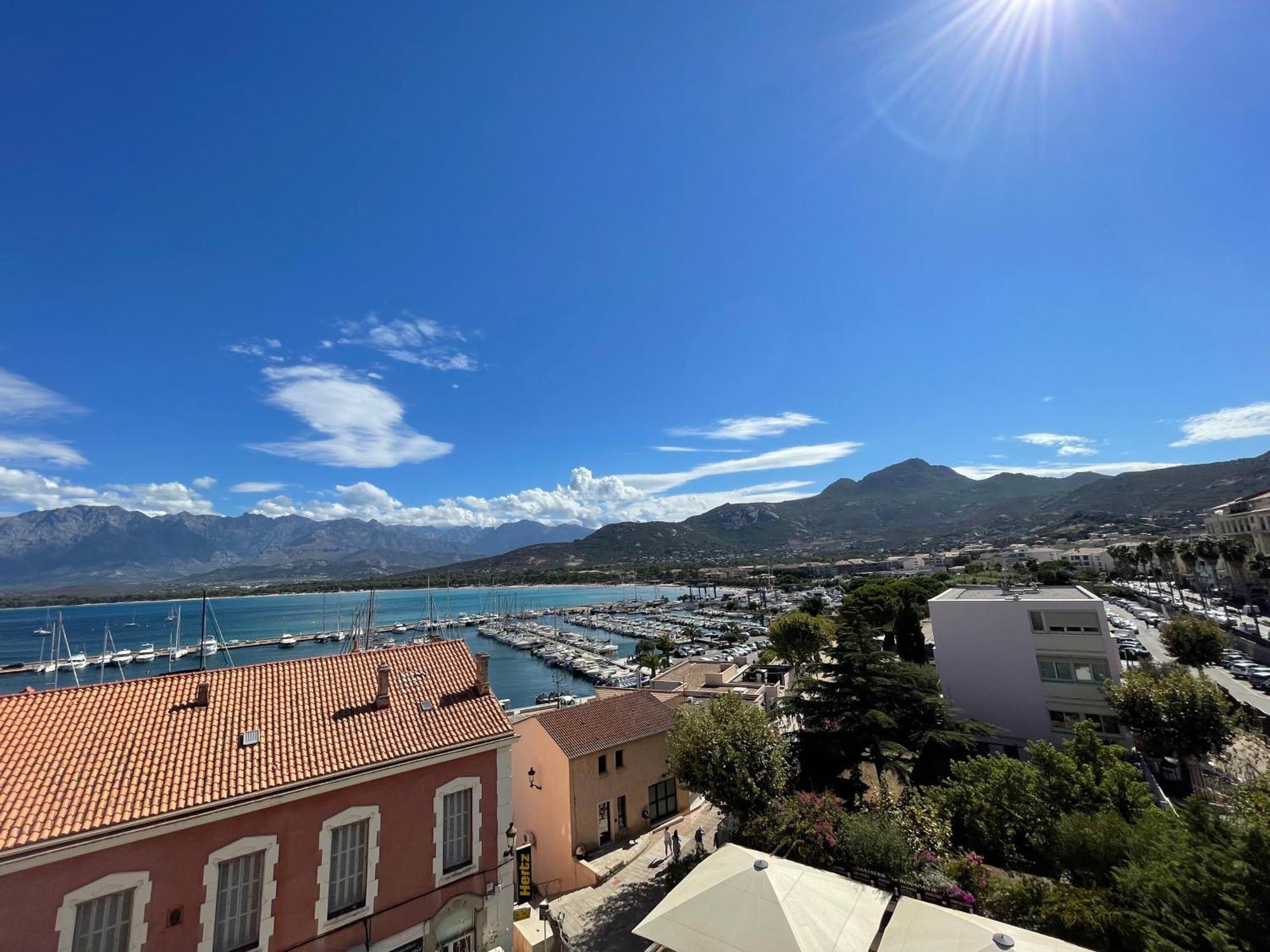 Calvi T2 Climatise, Wifi, Centre-Ville, A Proximite Plage, Commerces, Taxi & Gare, Vue Plage & Montagne Exteriör bild